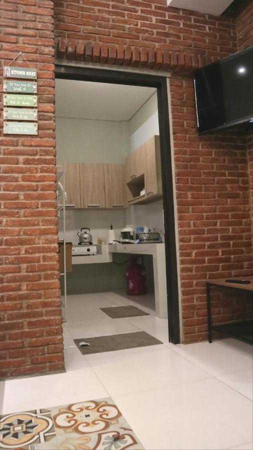 Sabi Guest House - Strategic Family -Married Couples Only- Hostel In Prawirotaman Jogjacarta Exterior foto