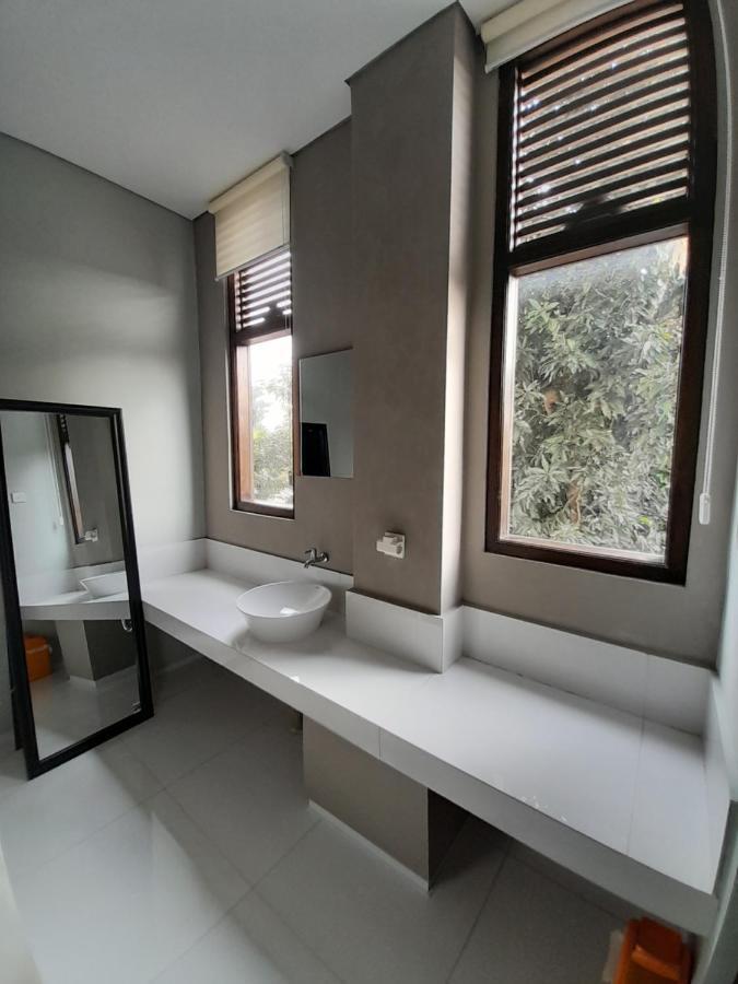 Sabi Guest House - Strategic Family -Married Couples Only- Hostel In Prawirotaman Jogjacarta Exterior foto