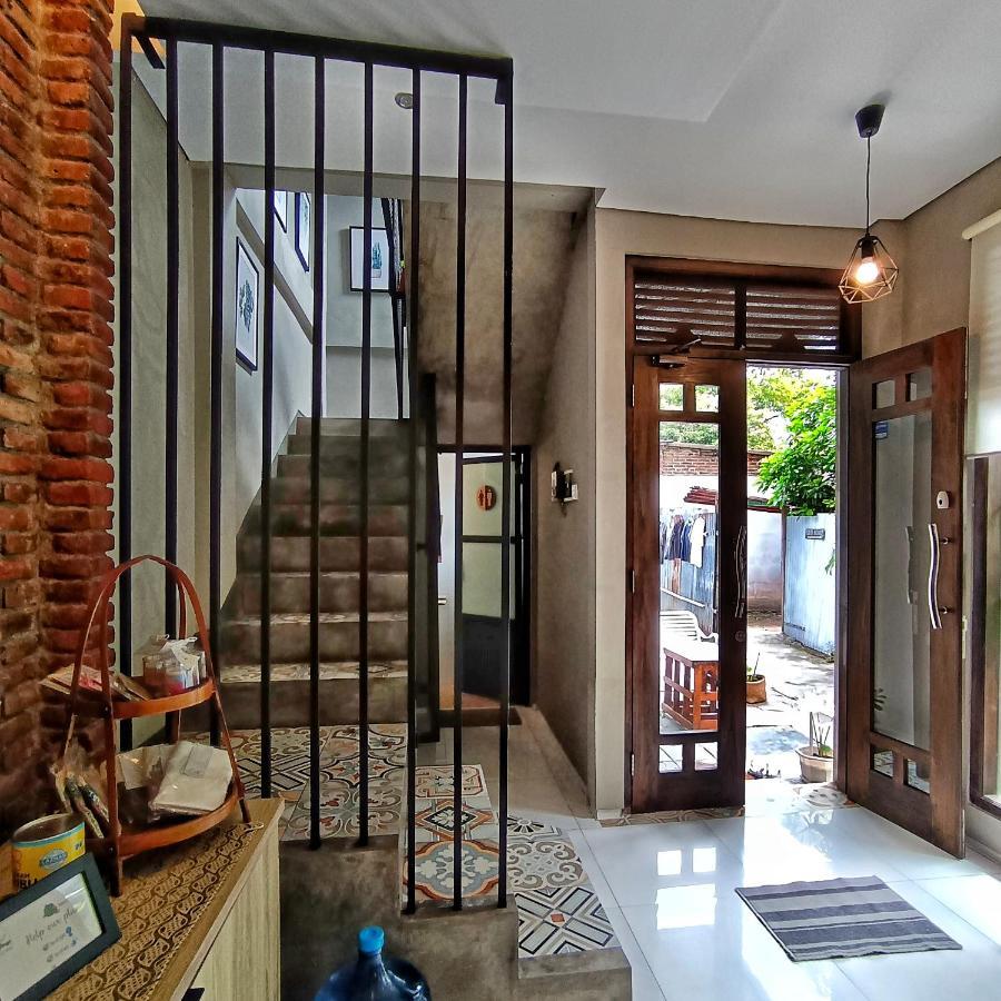 Sabi Guest House - Strategic Family -Married Couples Only- Hostel In Prawirotaman Jogjacarta Exterior foto