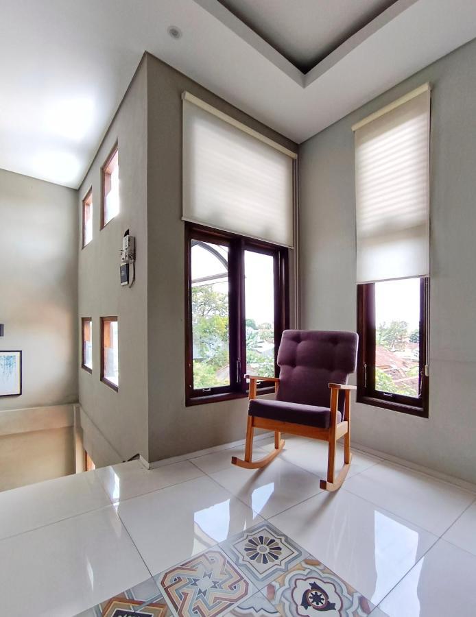 Sabi Guest House - Strategic Family -Married Couples Only- Hostel In Prawirotaman Jogjacarta Exterior foto