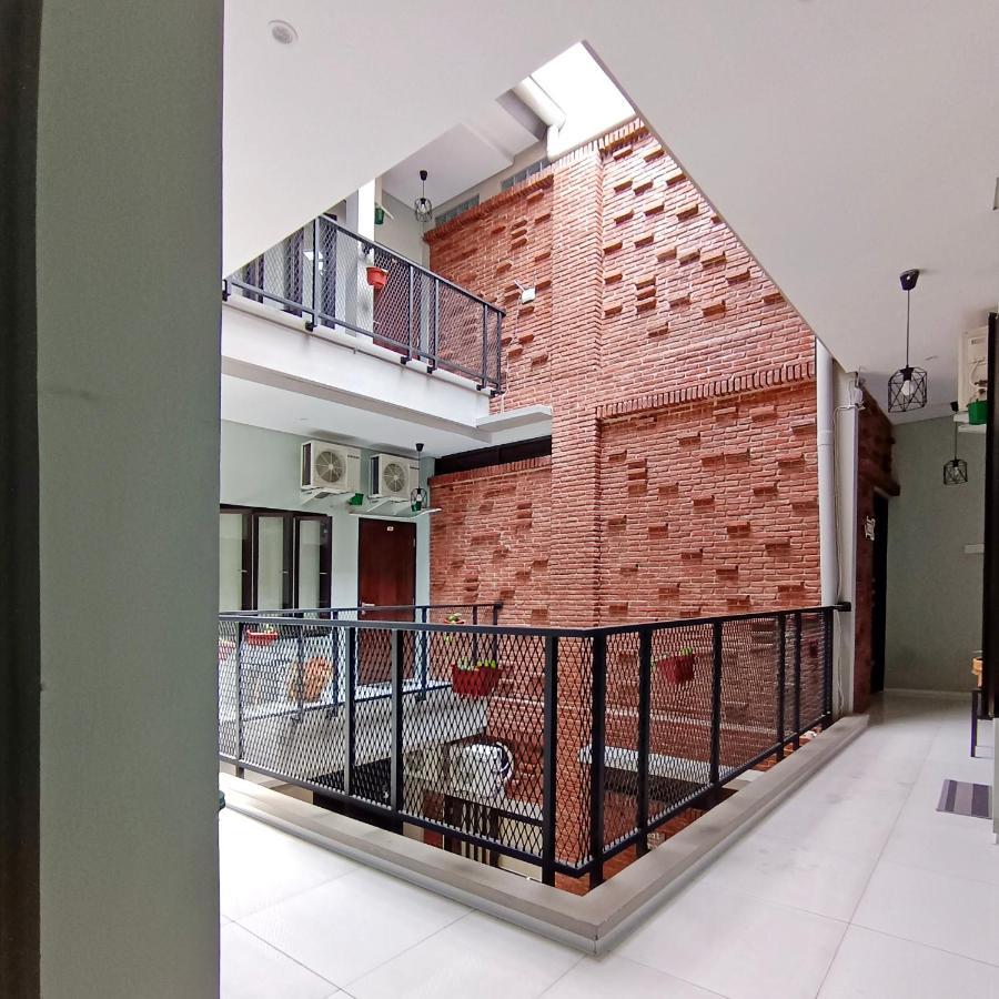 Sabi Guest House - Strategic Family -Married Couples Only- Hostel In Prawirotaman Jogjacarta Exterior foto