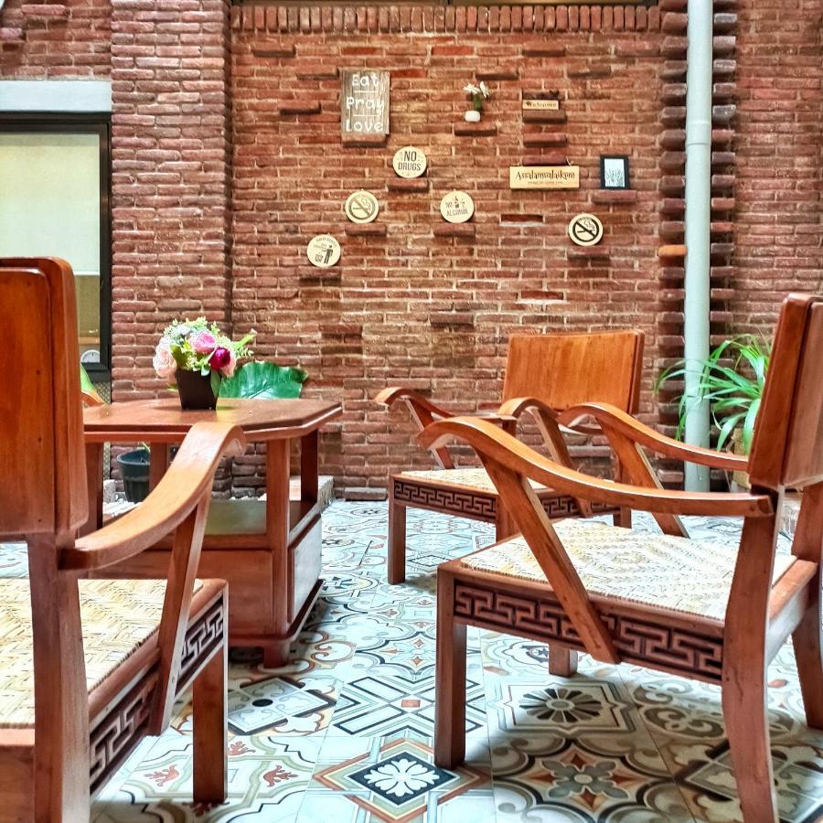Sabi Guest House - Strategic Family -Married Couples Only- Hostel In Prawirotaman Jogjacarta Exterior foto